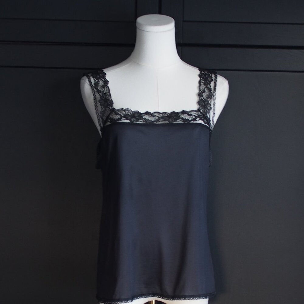 Love ๐ค Lines | Vintage 80s - 90s Square Neckline, Floral Lace Camisole